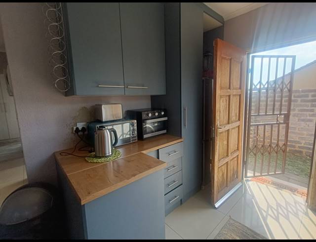 3 BEDROOM HOUSE TO LET IN RIVERSDALE
